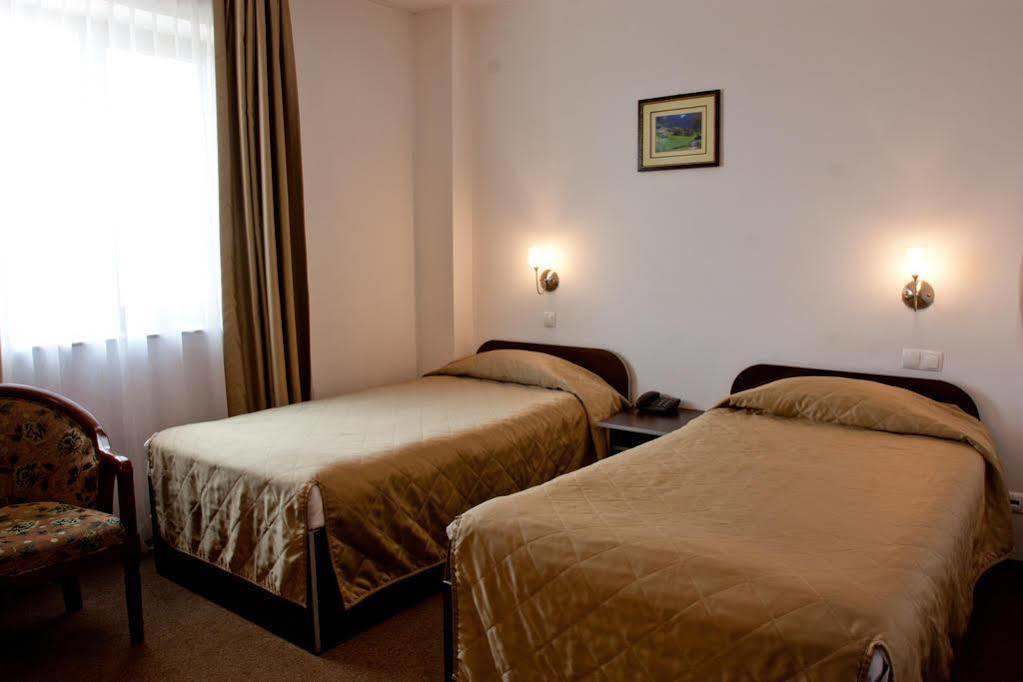 Denisa Hotel Otopeni Kültér fotó