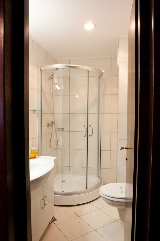 Denisa Hotel Otopeni Kültér fotó