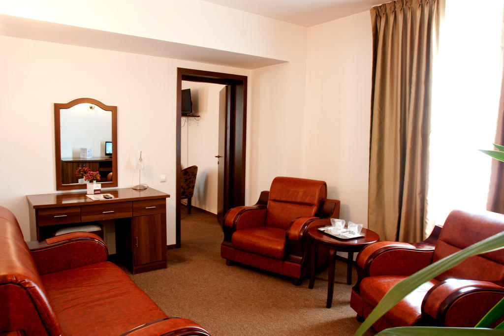 Denisa Hotel Otopeni Kültér fotó