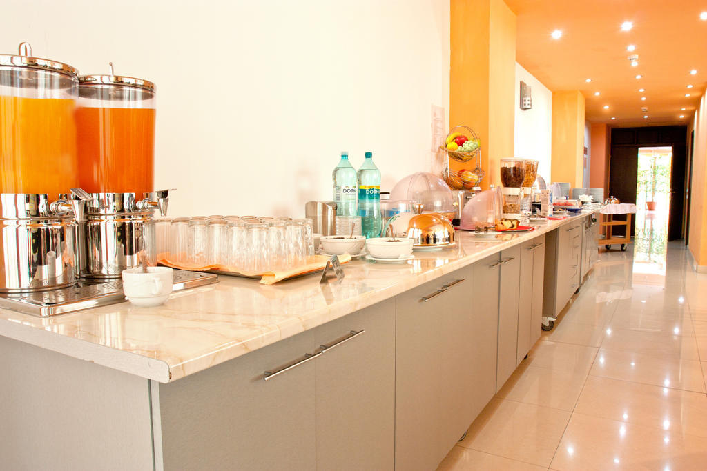 Denisa Hotel Otopeni Kültér fotó